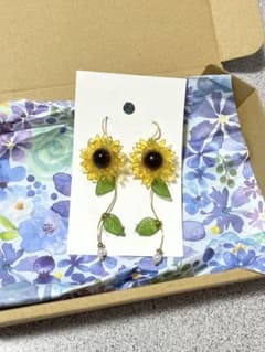ひまわりデザイン ピアス /イヤリング ハンドメイドのサムネイル