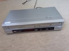 SHARP製　DVD/VHSビデオ一体型プレーヤー　ジャンク品　レトロ家電のサムネイル