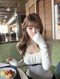 レース襟長袖Tシャツのサムネイル