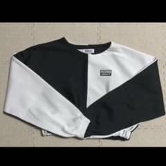 adidas ショート丈　トレーナーのサムネイル