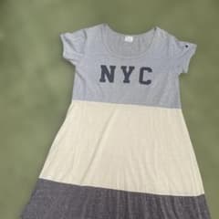 Champion NYC ロゴ マルチカラー ロング丈 Tシャツワンピースのサムネイル