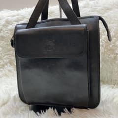 極美品 イルビゾンテ リュック オールレザー ロゴ刻印 ブラック - メルカリ