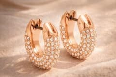 【未使用】Swarovski フープピアス 5636531 箱・ショップバッグ付 未使用】Swarovski フープピアス 5636531 箱・ショップバッグ付 - メルカリ
