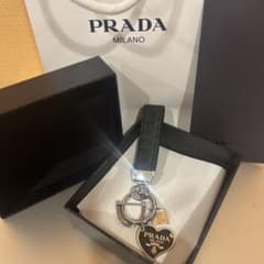 極美品】PRADA ブラック ハートキーホルダー キーリング プラダ - メルカリ