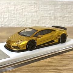 LIBERTY WALK   ウラカン　ゴールド　1/64のサムネイル