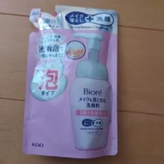 Biore メイクも落とせる洗顔料 つめかえ用のサムネイル