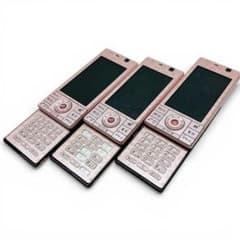 Rare Fujitsu F-04C 3-Pack Pinky Girls Feature Phone (Junk)