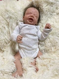 【週末限定お値下中】リボーンドール 泣き顔の子のサムネイル