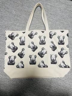 UNIQLO×KAWS トートバッグのサムネイル