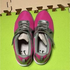 スニーカーのサムネイル