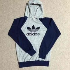 adidasパーカーのサムネイル