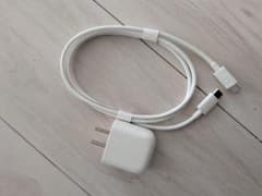 ホワイト USB-C 電源アダプターのサムネイル