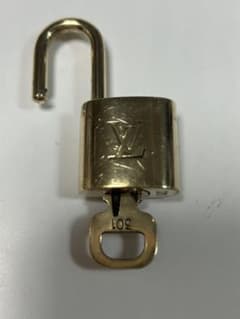 ルイヴィトン カデナ パドロック 南京錠 ゴールド NO.301③ - メルカリ