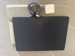 美品MacBookAirM2 2022メモリ8GB256GBのサムネイル