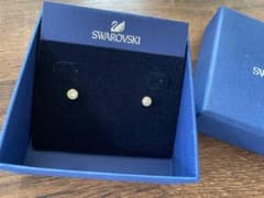 【新品】スワロフスキー　ピアス（両耳）のサムネイル