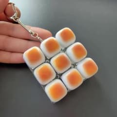 【光る！】食パン キーボード風 フィジェットキーホルダー 9連 クリッカーのサムネイル
