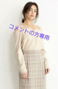 ドロシーズ オフショルブラウスのサムネイル