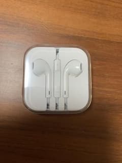 ☆お値下げ☆ 新品未使用　AppleiPhone純正イヤホンのサムネイル