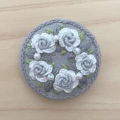 ハンドメイド刺繍ブローチ 8137 - メルカリ