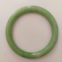 翡翠 緑色 バングルのサムネイル