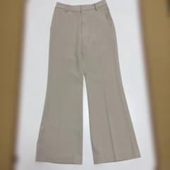 UNIQLO ユニクロ フレアパンツ ベージュ センタープレス W58のサムネイル