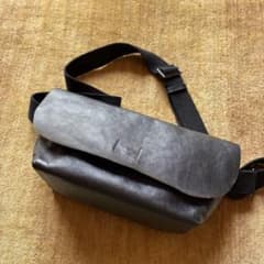 黒 レザー イタリー製　メッセンジャーバッグ フラップ式のサムネイル