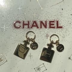 2個セットChanel シャネル 2023限定チャーム ホリデー限定 香水ボトルのサムネイル