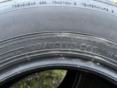 新車外しイボ付⭐︎DUNLOP AT20 195/80R15 96S タイヤ⭐︎４本のサムネイル