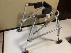 歩行器 PCW W3B PCウォーカー リハビリ 小児 下肢麻痺 美品 - メルカリ