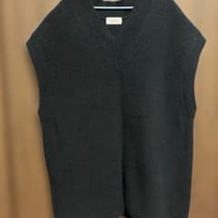 IENA ニットベスト　ブラック　美品 レディースのサムネイル