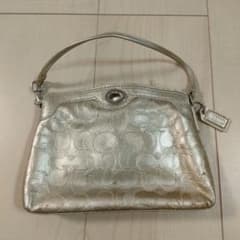 コーチ　coach ゴールド ロゴ入り ハンドバッグ