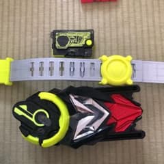 DX仮面ライダーゼロワンドライバーとプログライズキー4個のサムネイル