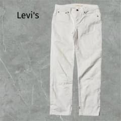*Levi's* [W27] Excellent condition boyfriend stretch white denim jeans that flatter the legs.