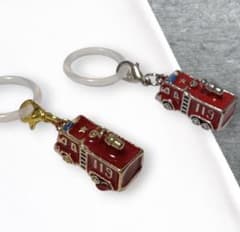 ♡handmade♡立体 消防車チャーム　 アンブレラマーカー　めじるしマーカーのサムネイル