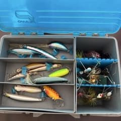 釣具まとめ売り ボックス付き　ルアーセット　バス釣り　フィッシングのサムネイル