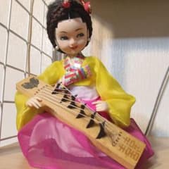 Korean Traditional Costume Doll with Stringed Instrument (Retro)