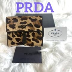 極希少 プラダ ハラコ 三つ折り財布 三角ロゴプレート レザー - メルカリ
