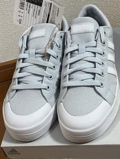 adidas スニーカー【新品未使用】水色　23.5cmのサムネイル