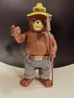 DAKIN製 70's SMOKEY BEAR スモーキーベア ソフビ - メルカリ