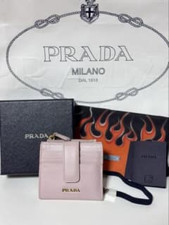 PRADA サフィアーノマルチカラー　二つ折り財布 ピンク　プラダのサムネイル