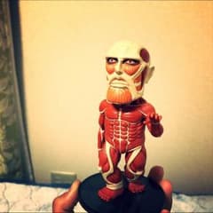 進撃の巨人の巨人のフィギュアのサムネイル