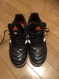 フットサルシューズ　26.0センチ　adidasのサムネイル