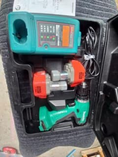 マキタ 充電式ドライバドリル M655D 12V バッテリー・充電器・ケース付きのサムネイル