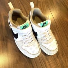 Nike スニーカー ホワイト ブラック グリーンのサムネイル