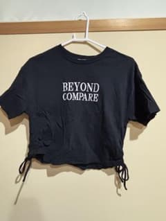 BEYOND COMPARE クロップドTシャツ 黒のサムネイル