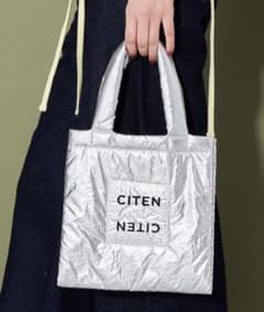 CITEN シルバー パデッド クリア ロゴ トート Sのサムネイル