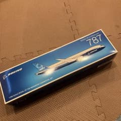 BOEING 787-9 DREAMLINER 1/200 模型のサムネイル