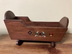 アメリカ購入】ヴィンテージ 木製ドールベッド ゆりかご 花柄 - メルカリ