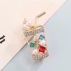 【キラキラ✨ジュース ブローチ】 ビジュー ラインストーン カラフル　可愛い雑貨