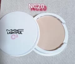 新品☆MAC ライトフル C3 パウダーファンデーション NC20